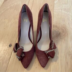 Victoria’s Secret size 6.5 Ruby wine colored Pointy-toed heels w- decorative bow